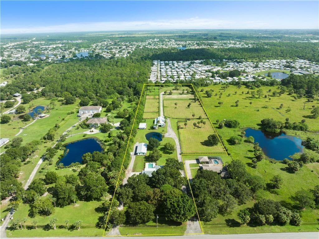 8530 8th Street, Vero Beach, FL 32968 photo 3