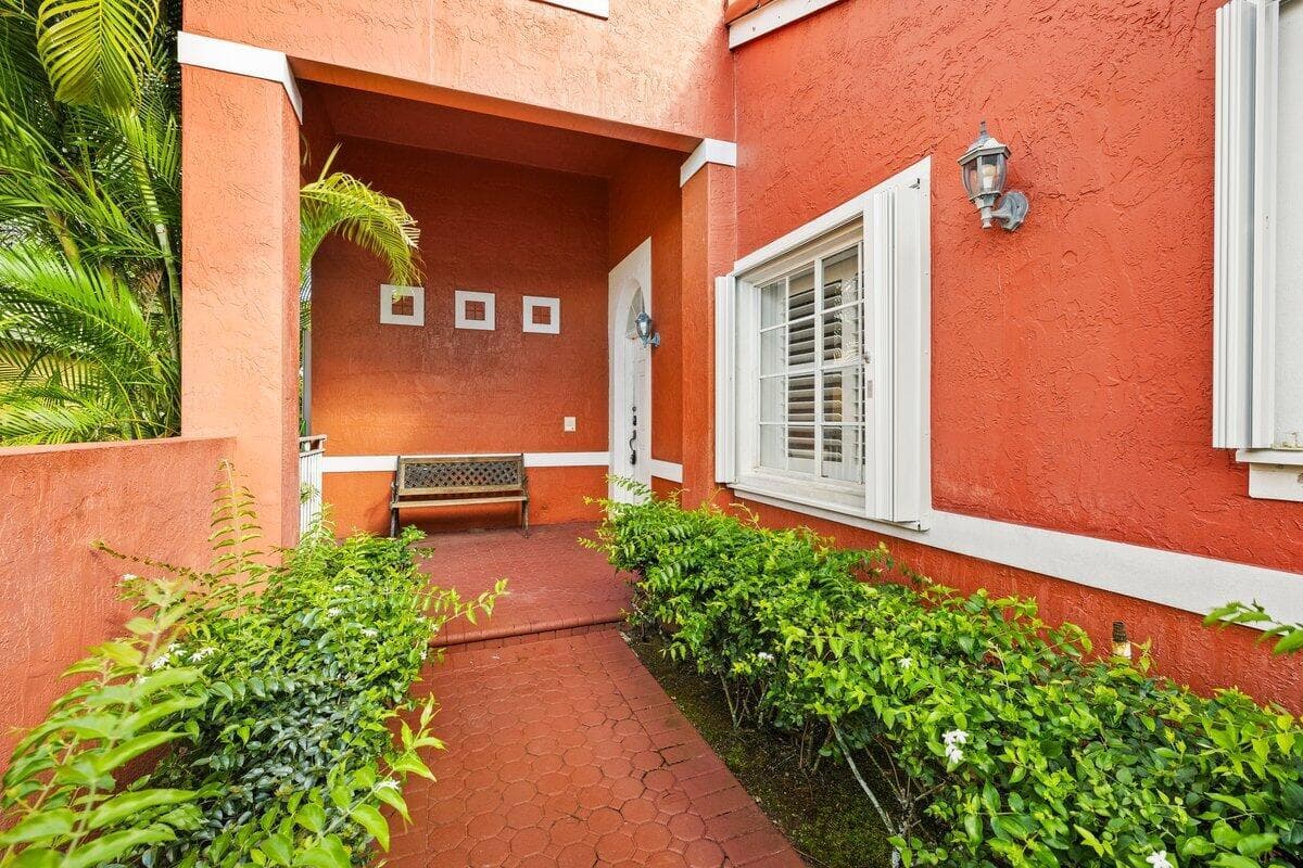 363 SW 161st Avenue, Pembroke Pines, FL 33027 photo 2