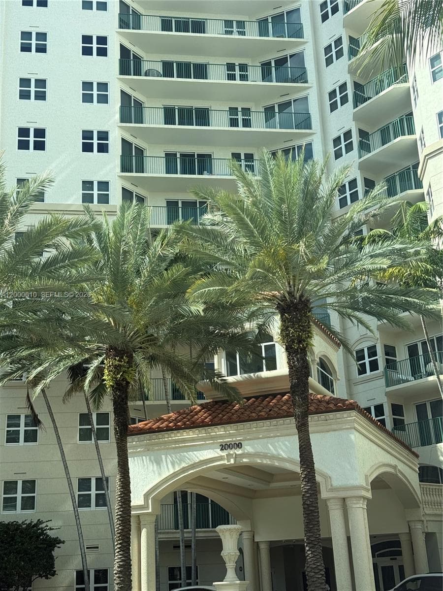 20000 E Country Club Dr # PH09, Aventura, FL 33180