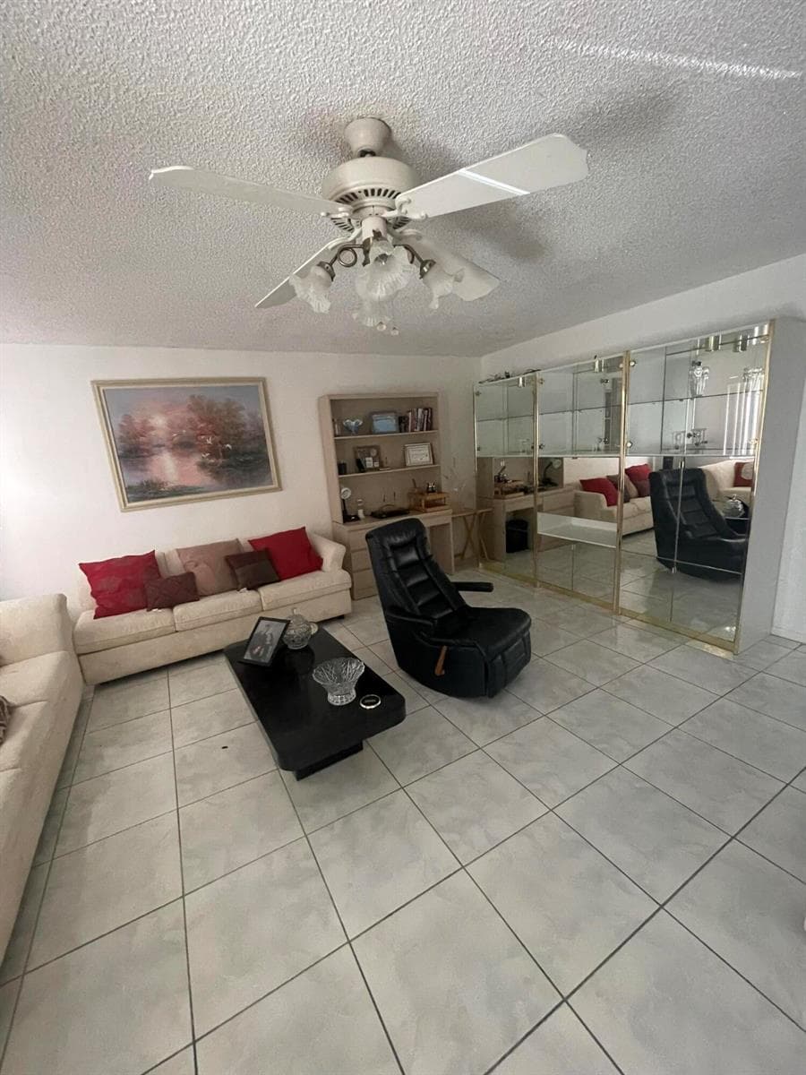 186 Flanders D # 186, Delray Beach, FL 33484 photo 3