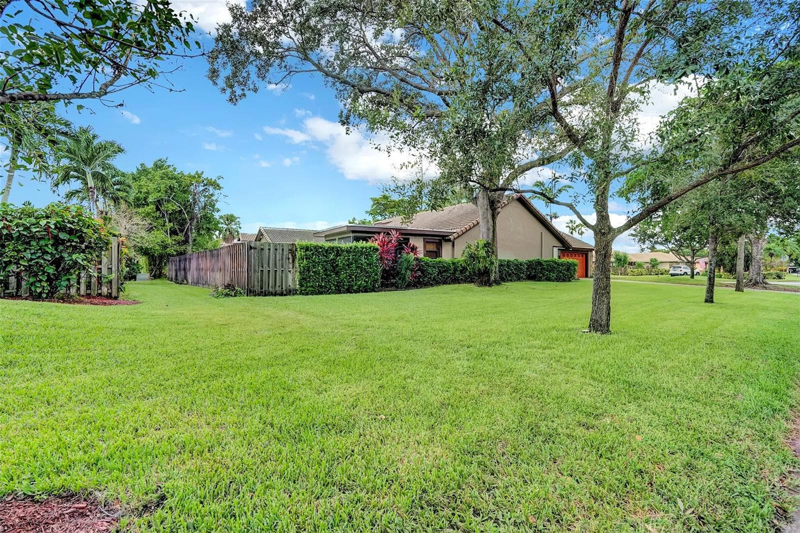 197 NW 104th Avenue, Coral Springs, FL 33071 photo 2