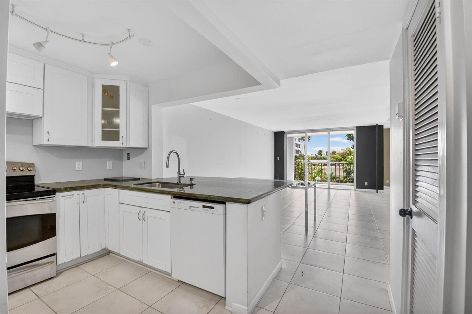 3581 S Ocean Boulevard # 3c, South Palm Beach, FL 33480 photo 5