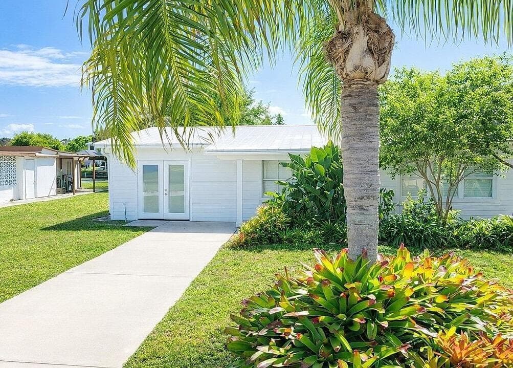 241 14th Place, Vero Beach, FL 32960 photo 2