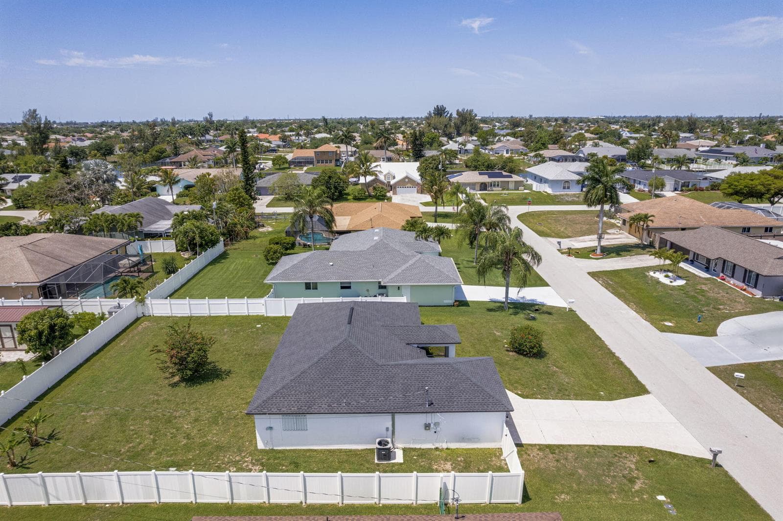 610 SE 21st Lane, Cape Coral, FL 33990 photo 3