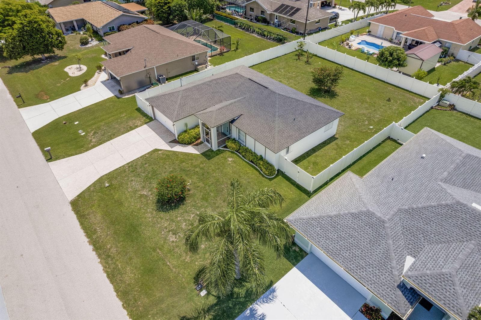610 SE 21st Lane, Cape Coral, FL 33990 photo 5