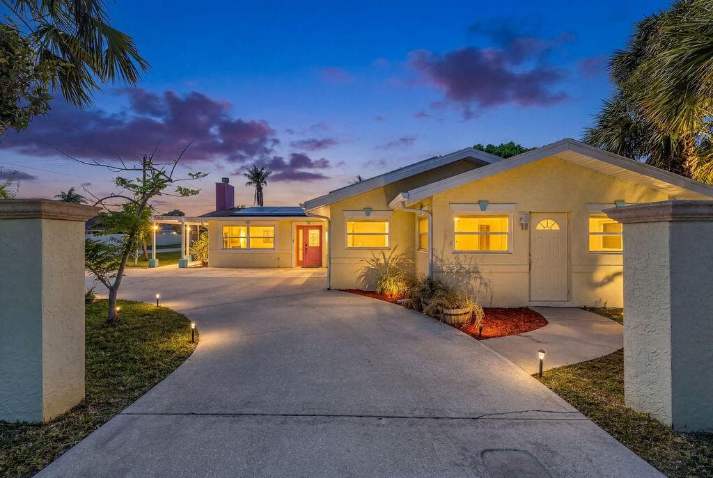 614 SE Flamingo Avenue, Stuart, FL 34996 photo 2
