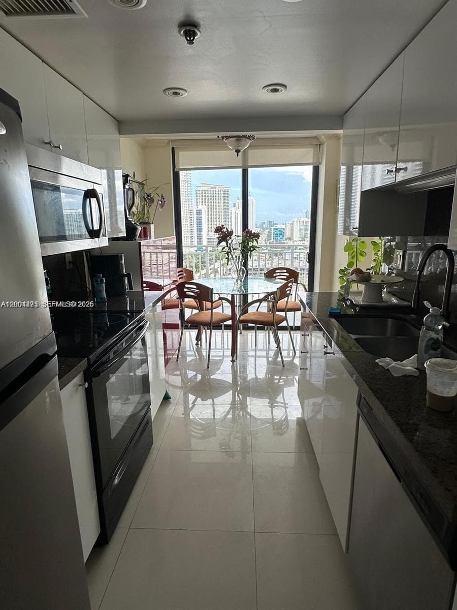 210 174th St # 2202, Sunny Isles Beach, FL 33160 photo 5