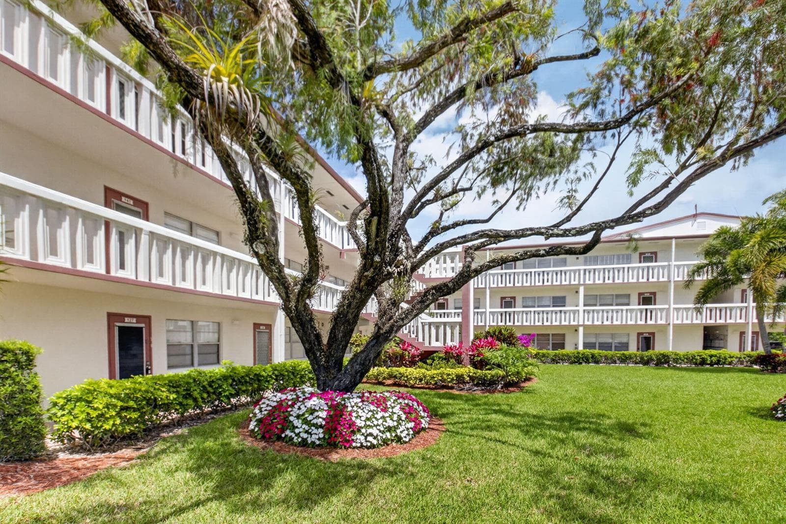 144 Fanshaw D, Boca Raton, FL 33434 photo 2