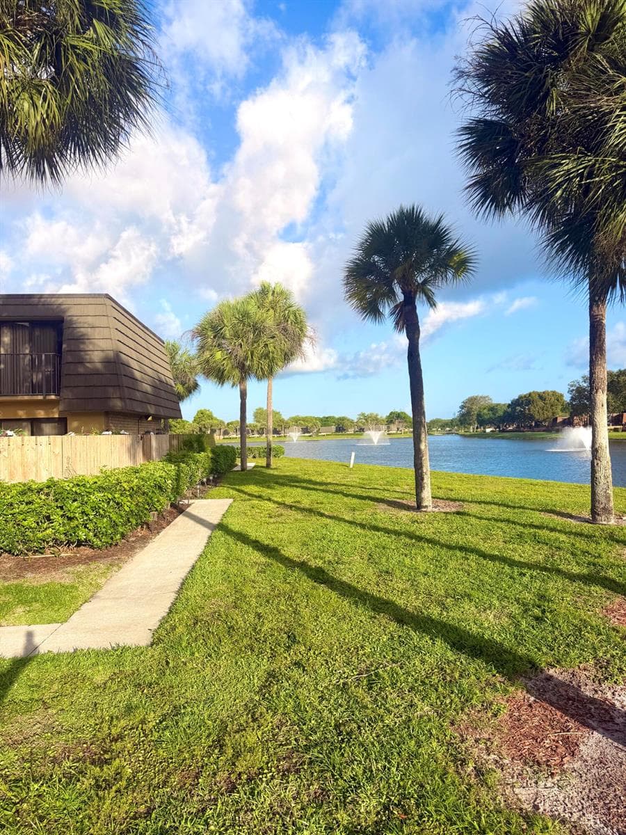 812 8th Way, West Palm Beach, FL 33407 photo 2