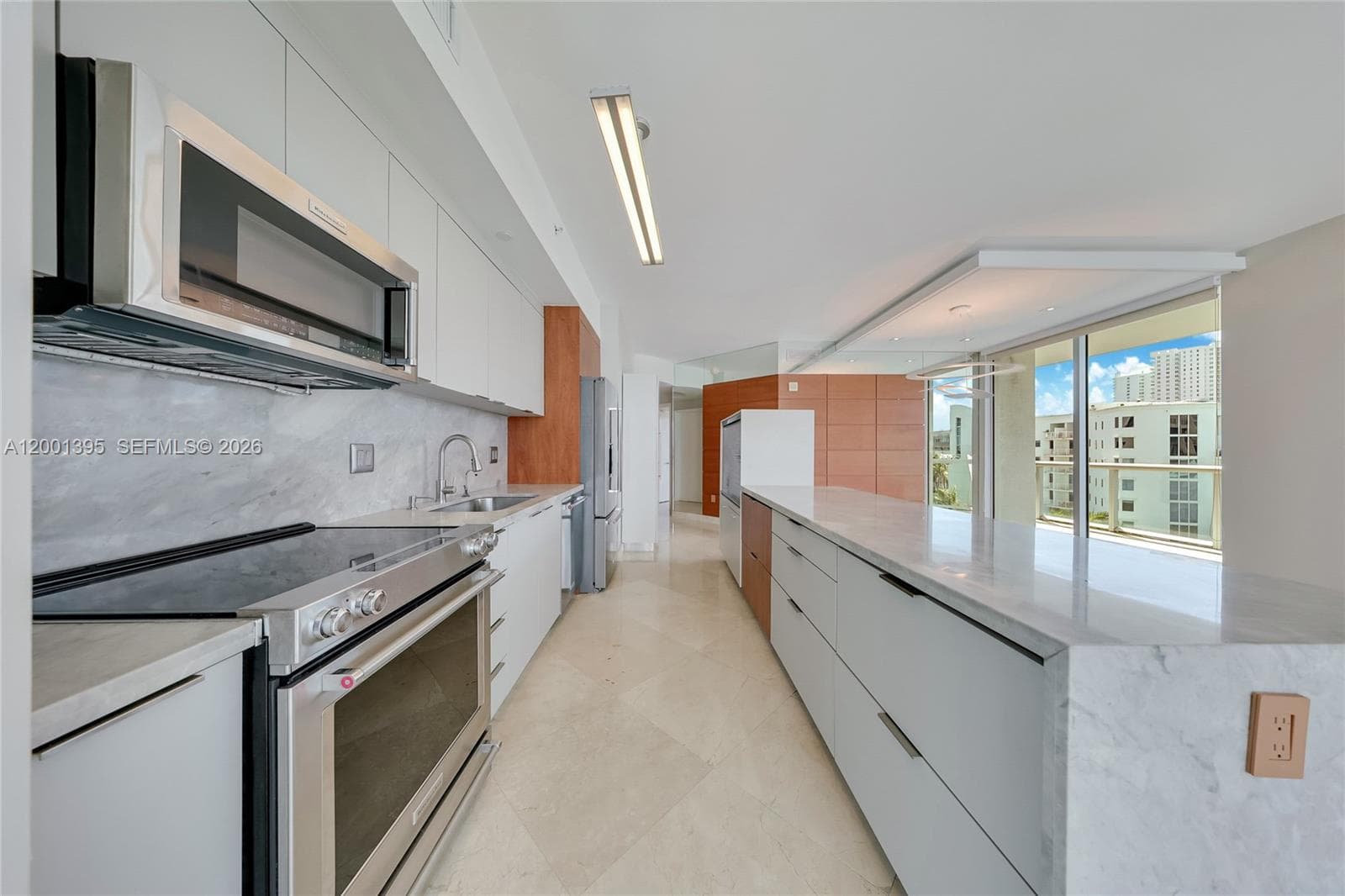 3131 NE 188th St # 1-808, Aventura, FL 33180 photo 3