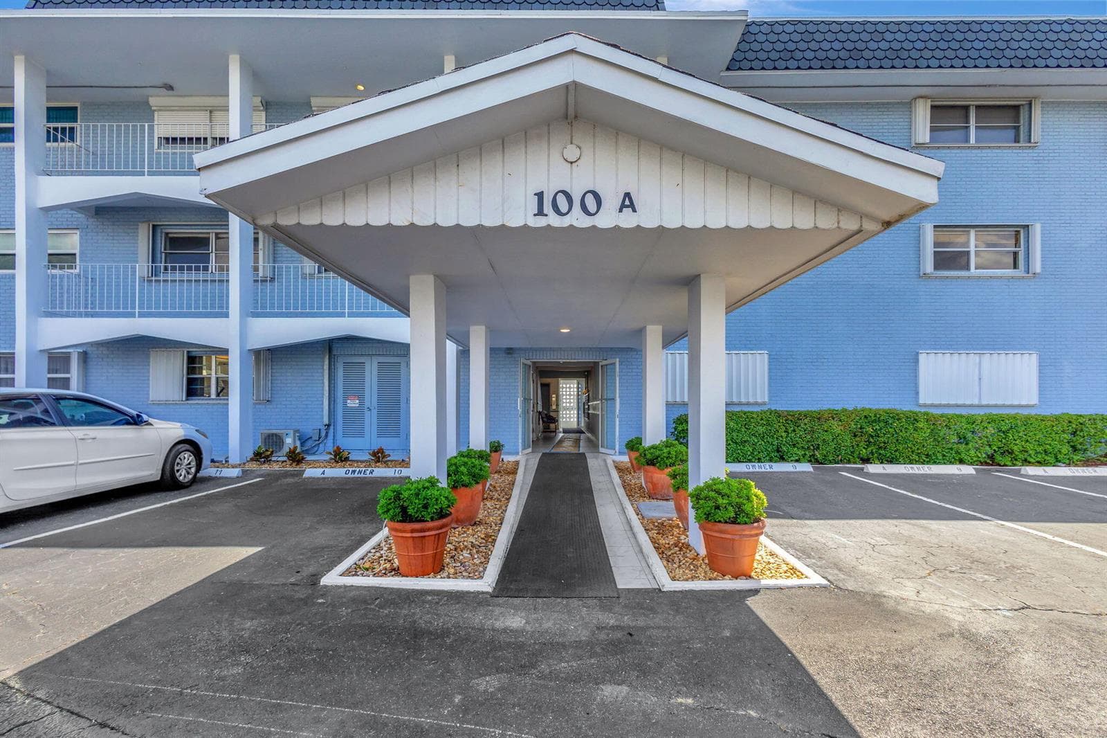 100 Shore Court # 304, North Palm Beach, FL 33408