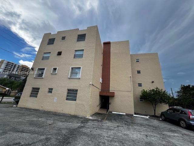 677 SW 9th Ave # 205, Miami, FL 33130 photo 3