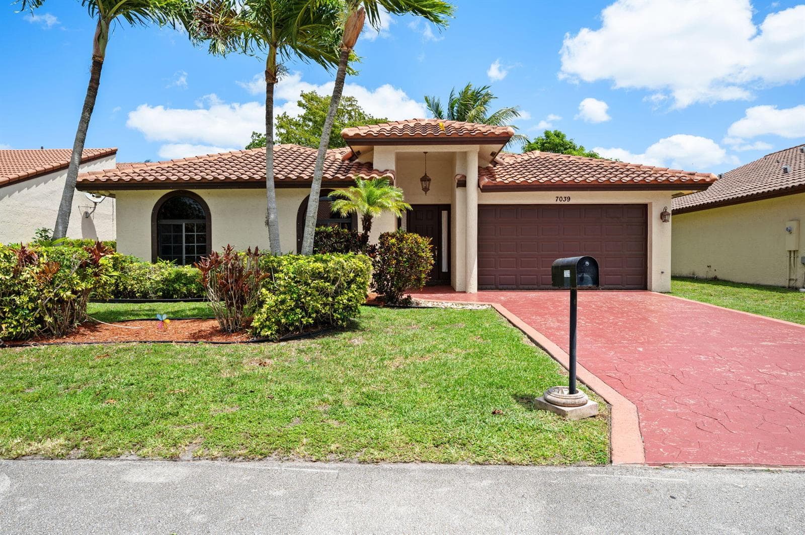 7039 Golf Pointe Circle, Tamarac, FL 33321 photo 3