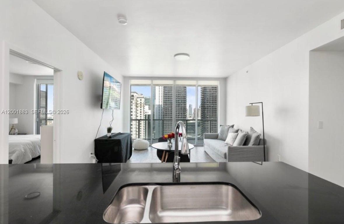 1111 SW 1st Ave # 3222-N, Miami, FL 33130
