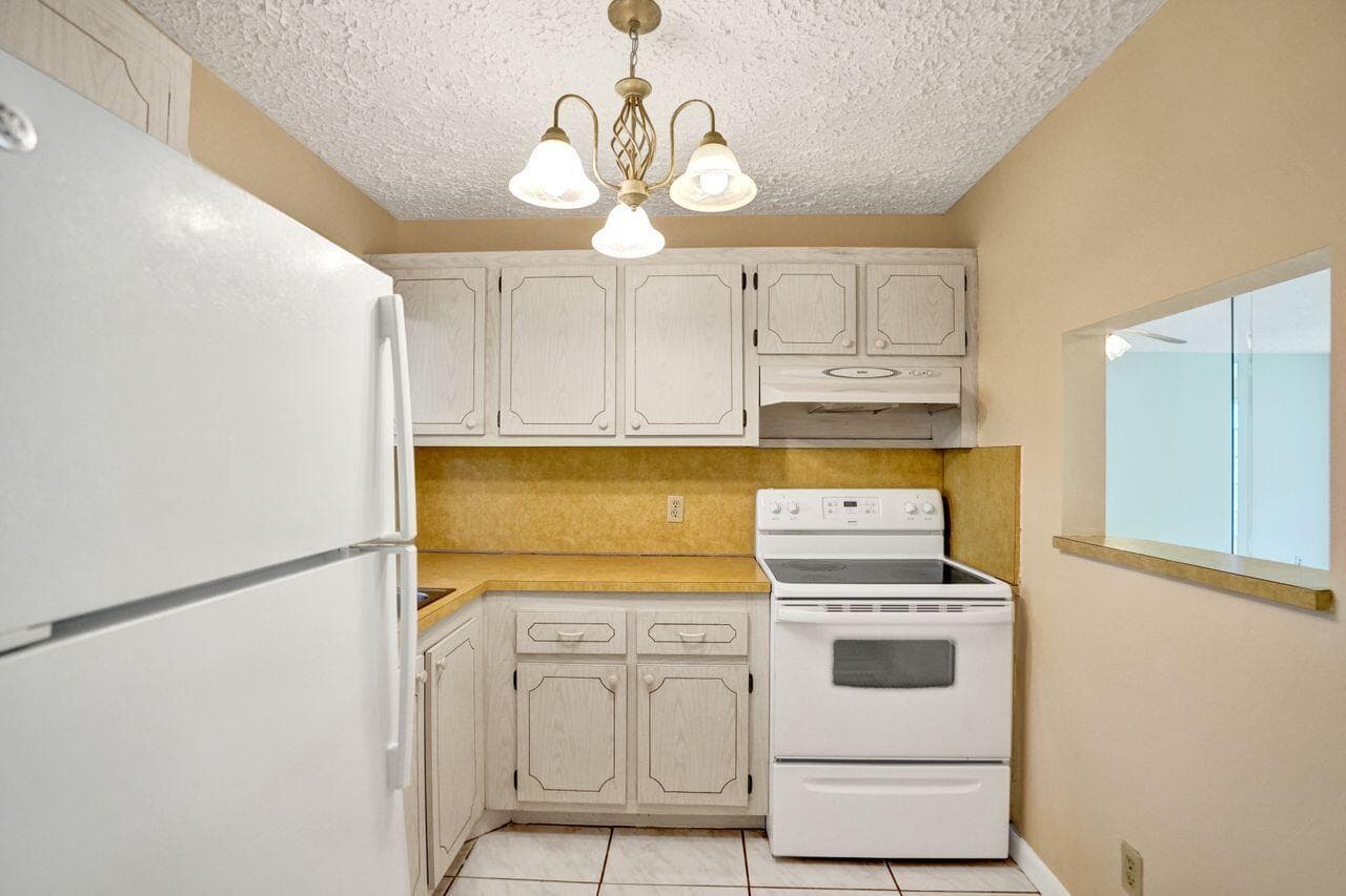 9460 Sunrise Lakes Boulevard # 106, Sunrise, FL 33322 photo 3
