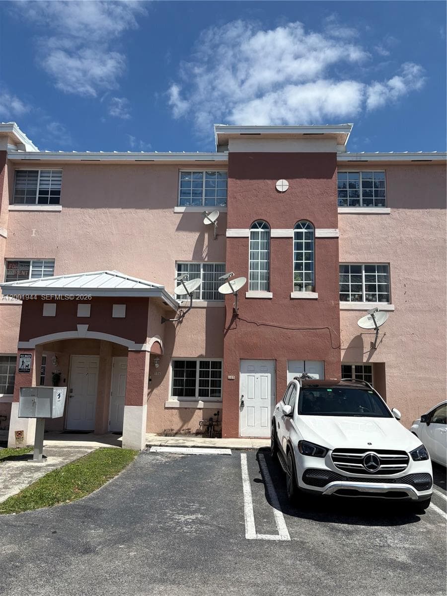 12035 SW 14th St # 105, Miami, FL 33184