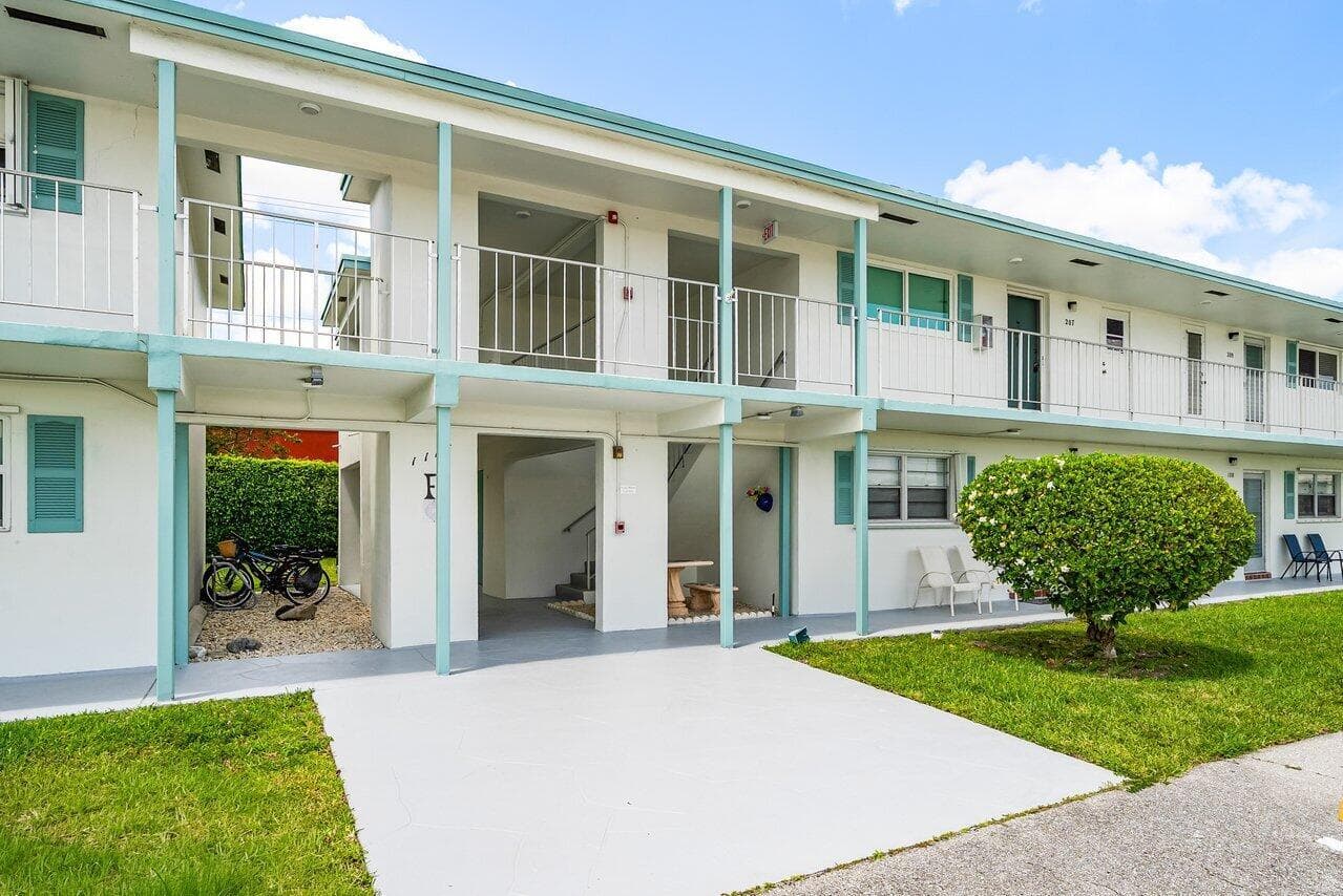 1117 Lake Terrace # 207, Boynton Beach, FL 33426 photo 2