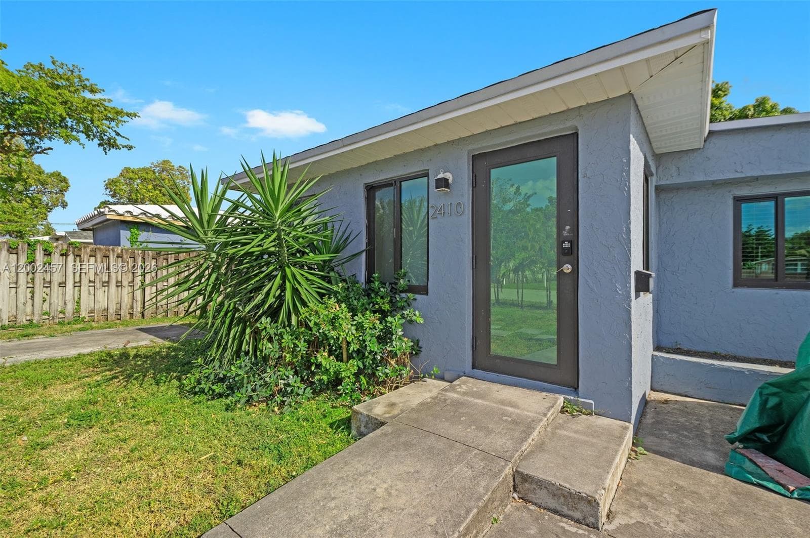 2410 Jackson St, Hollywood, FL 33020 photo 2