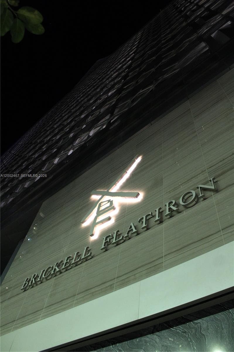 1000 Brickell Plz # 1906, Miami, FL 33131