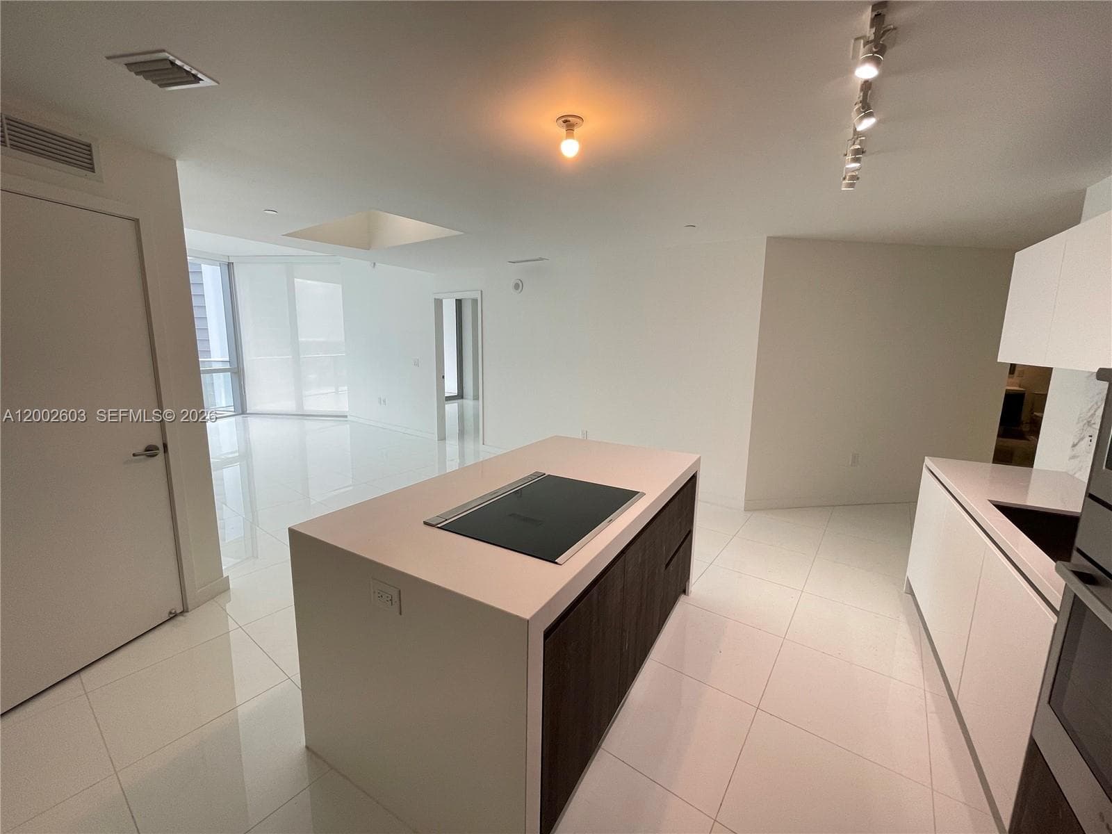 851 NE 1st Ave # 3103, Miami, FL 33132 photo 4