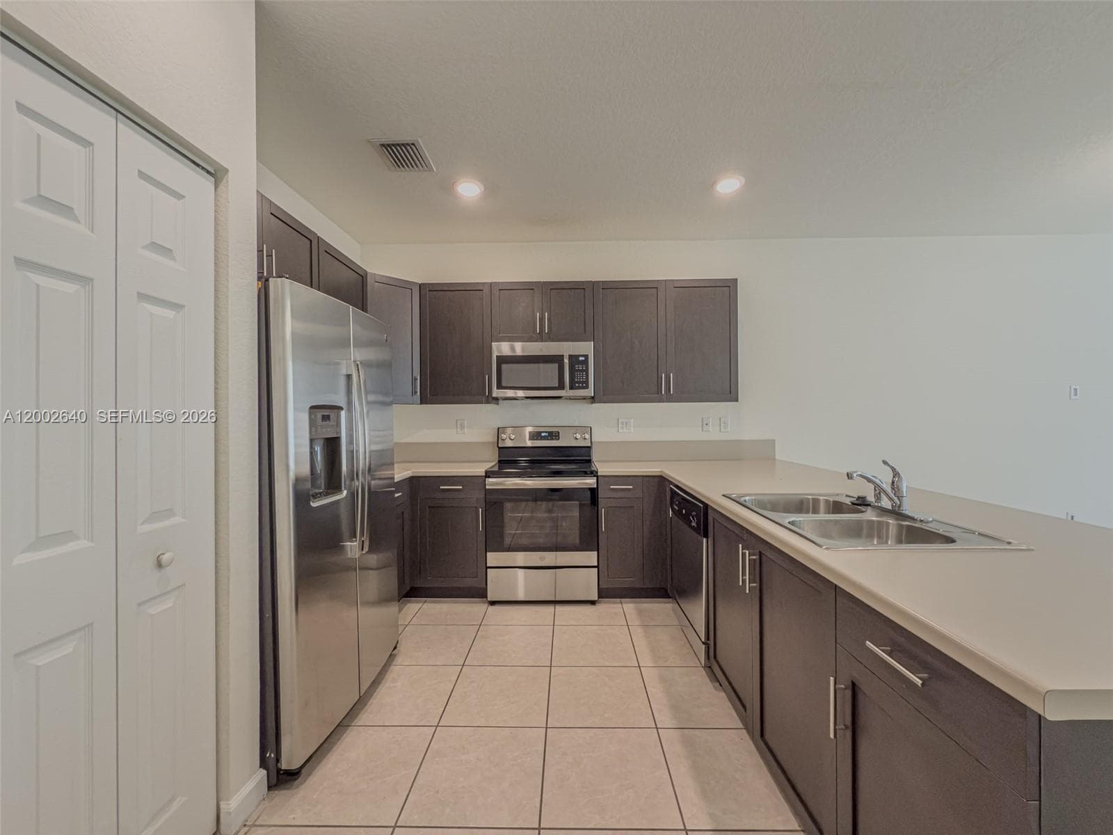 10629 W 32nd Ln, Miami Lakes, FL 33018 photo 2