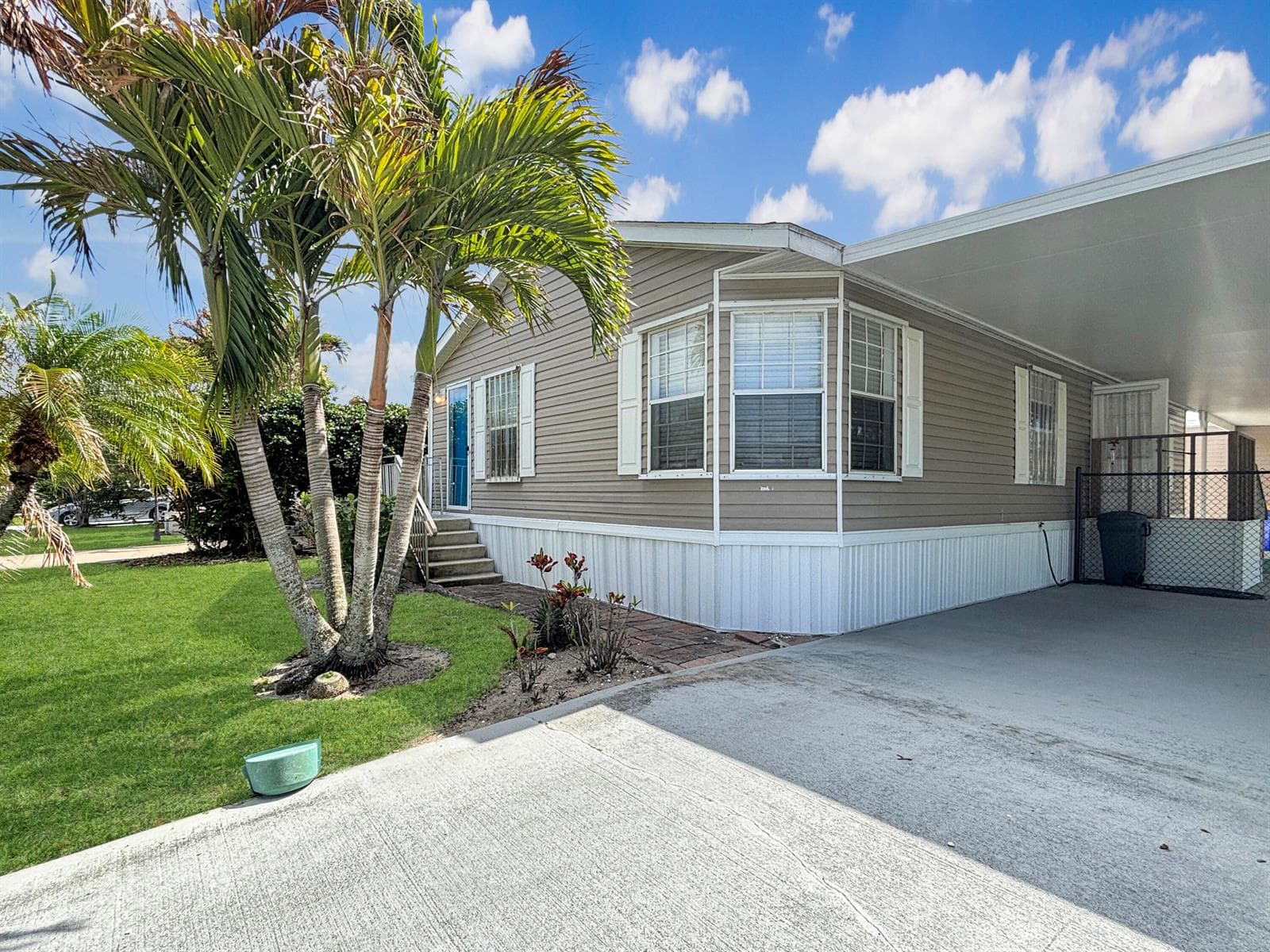 7568 SE Swan Avenue, Hobe Sound, FL 33455 photo 3