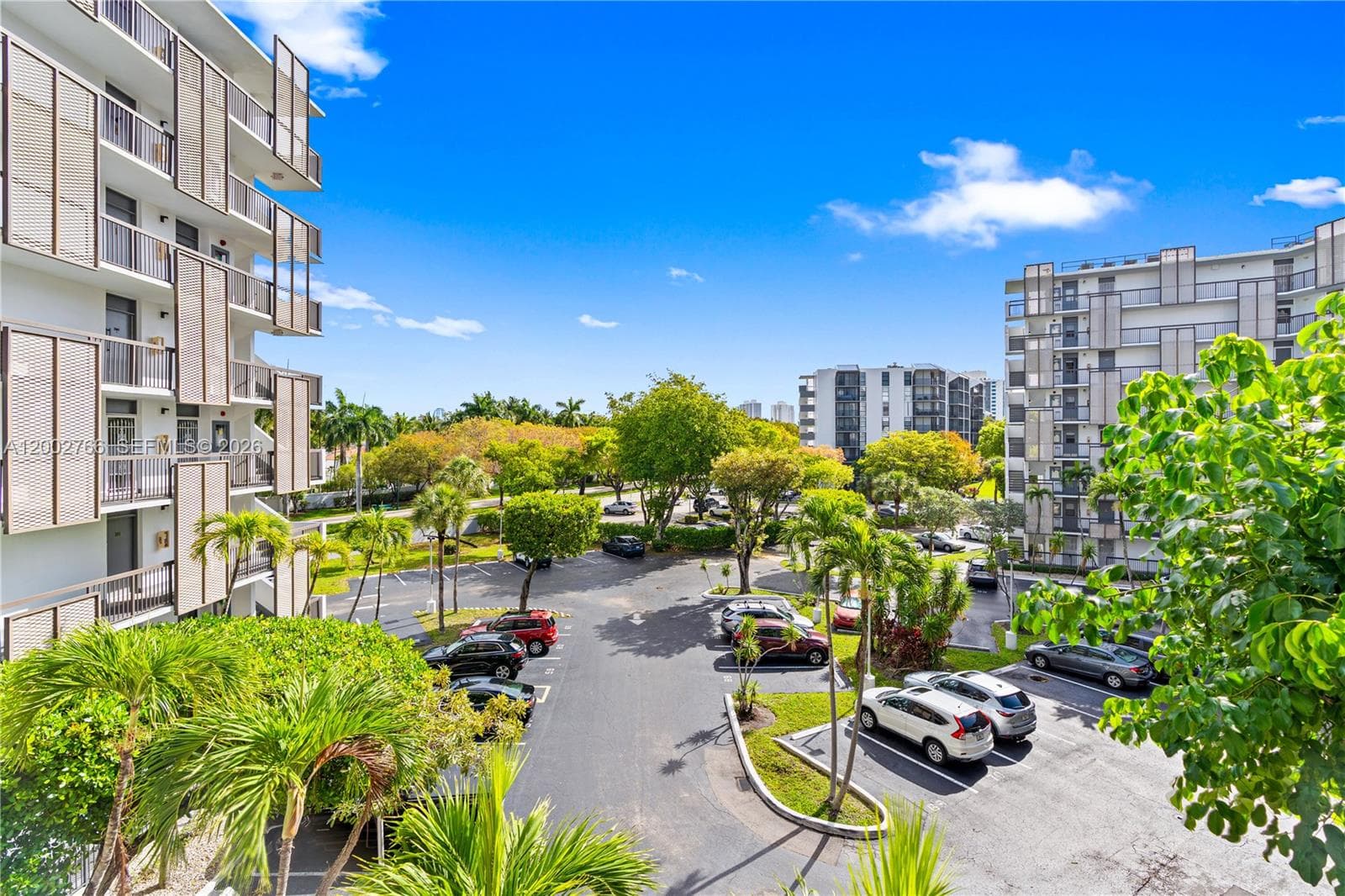 20500 W Country Club Dr # 405, Aventura, FL 33180 photo 2