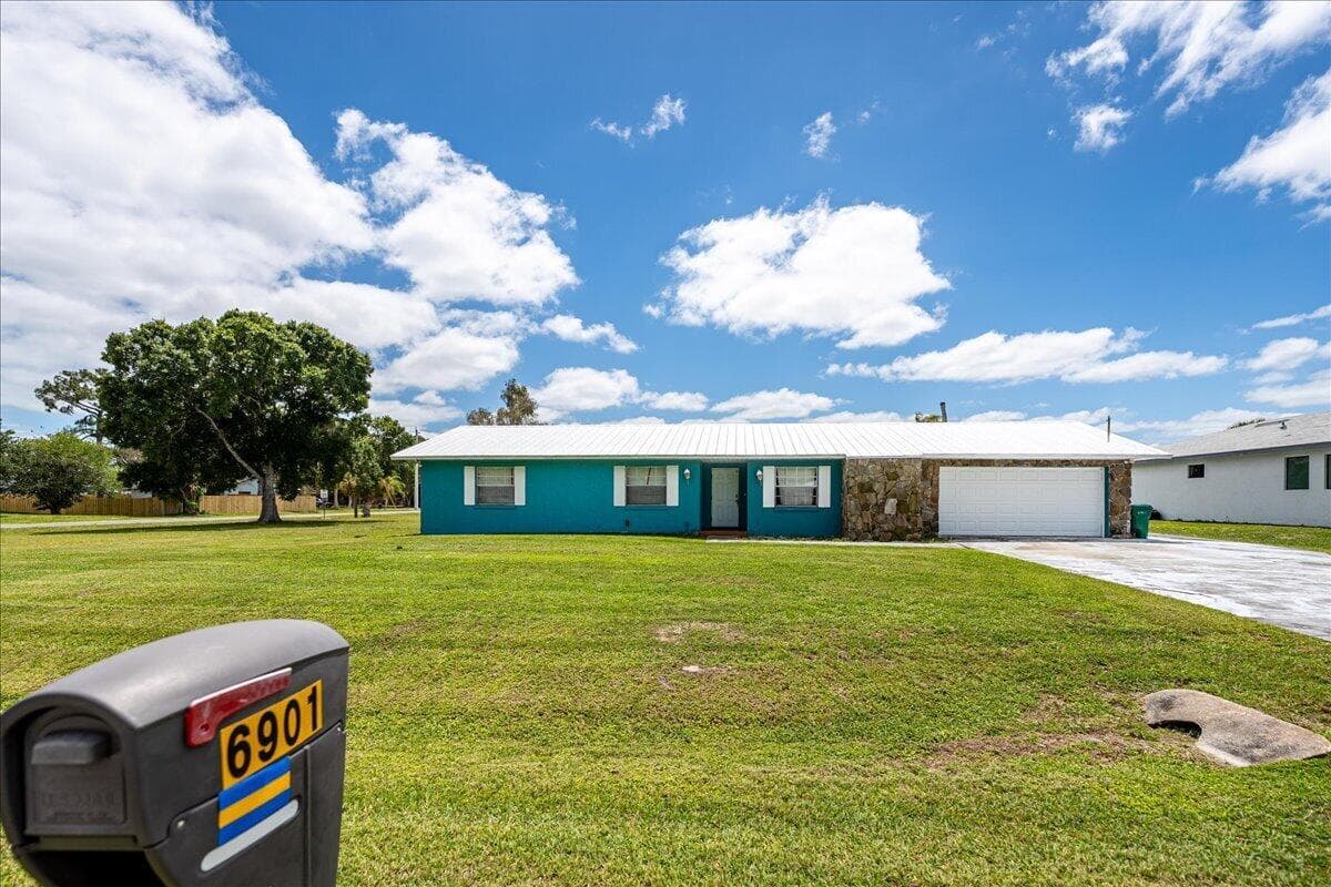 6901 Salerno Road, Fort Pierce, FL 34951 photo 2