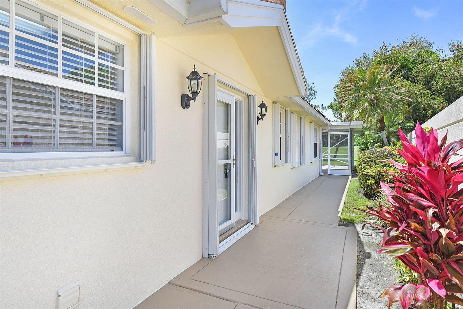 7767 SE Spicewood Circle, Hobe Sound, FL 33455 photo 2