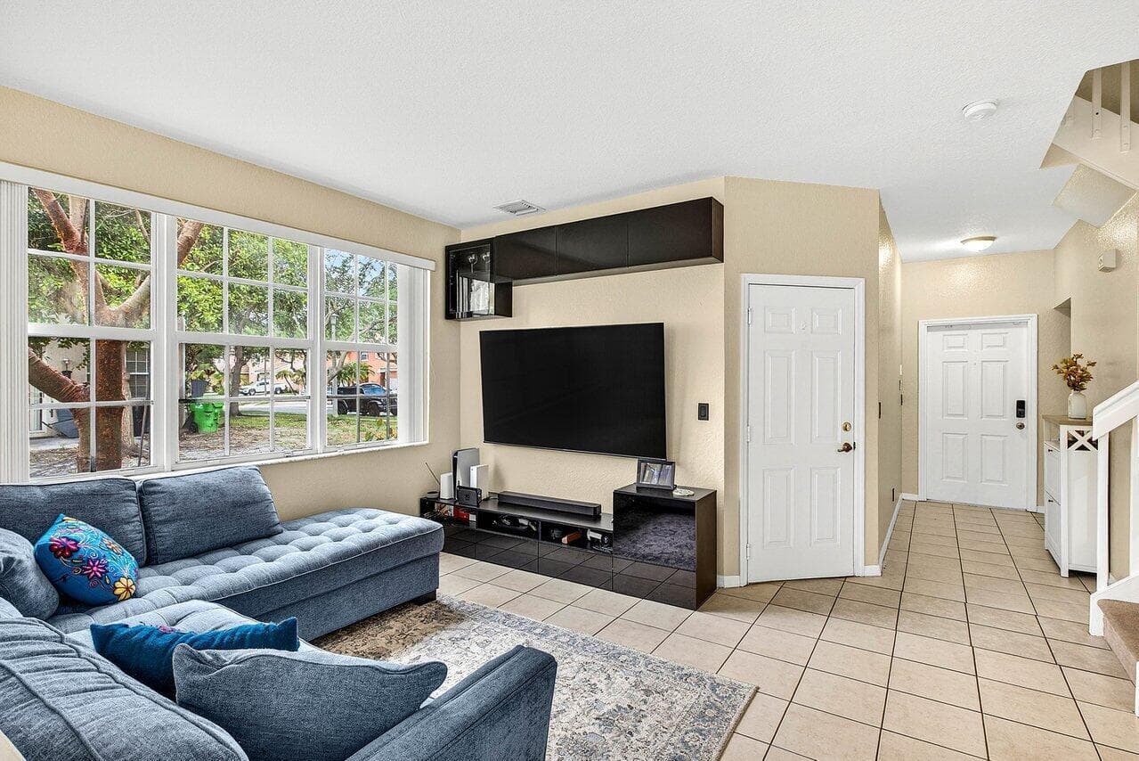 9090 NW 40th Place, Sunrise, FL 33351 photo 3