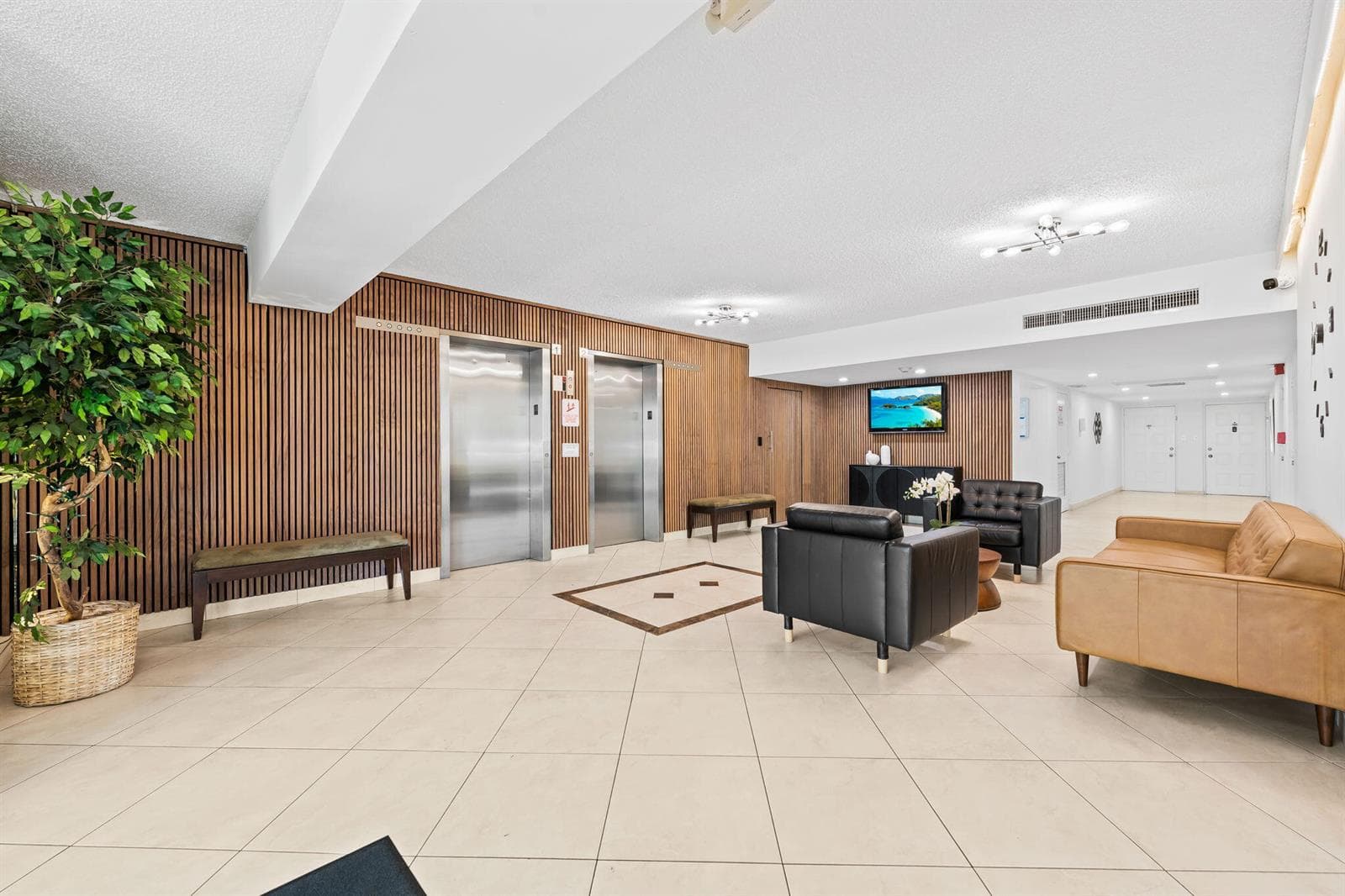 3960 Oaks Clubhouse Drive # 304, Pompano Beach, FL 33069 photo 2