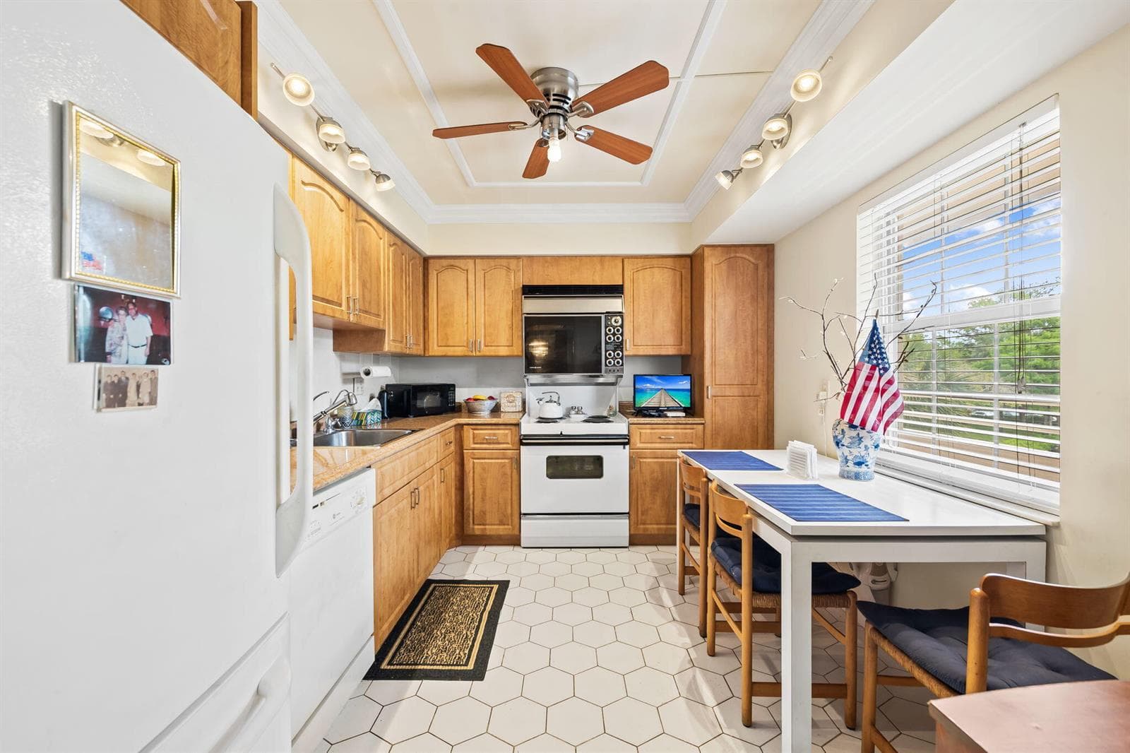 3960 Oaks Clubhouse Drive # 304, Pompano Beach, FL 33069 photo 5
