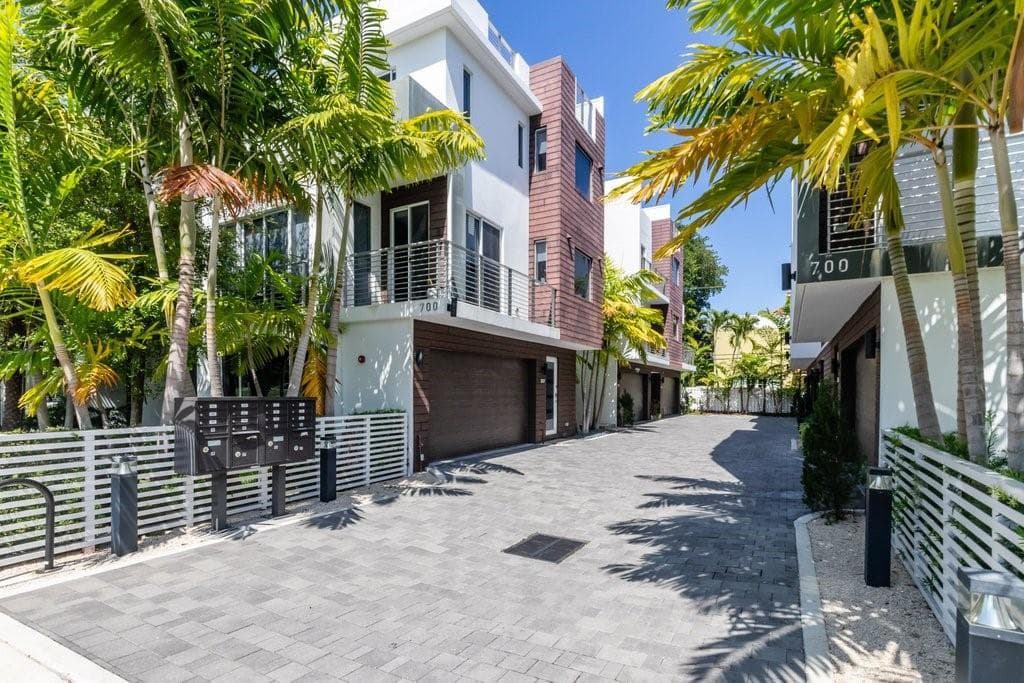 700 NE 14th Avenue # 208, Fort Lauderdale, FL 33304 photo 2