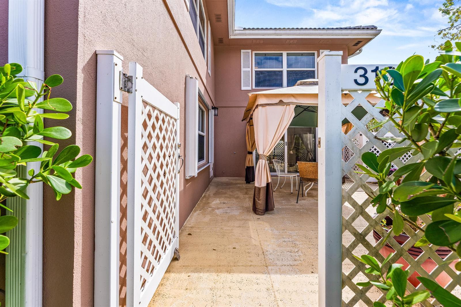 3136 Kingston Court, West Palm Beach, FL 33409 photo 2