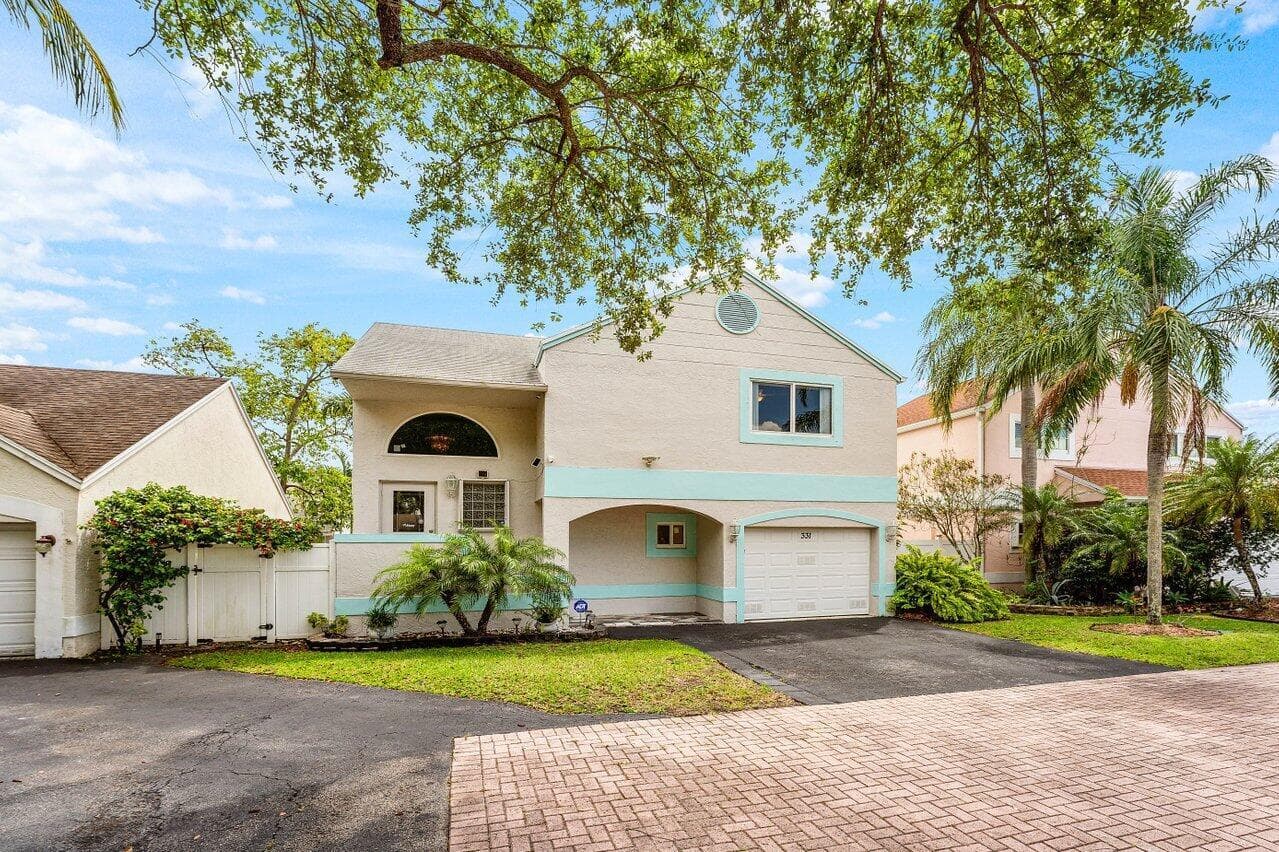331 NW 101st Terrace, Pembroke Pines, FL 33026 photo 2