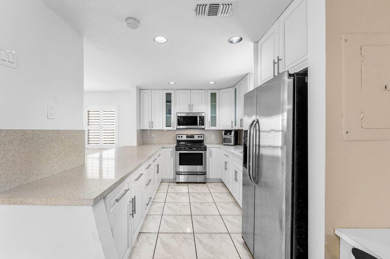 331 NW 101st Terrace, Pembroke Pines, FL 33026 photo 5