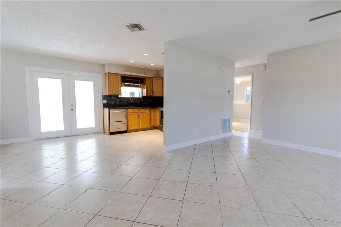 874 Blossom, Sebastian, FL 32958 photo 3