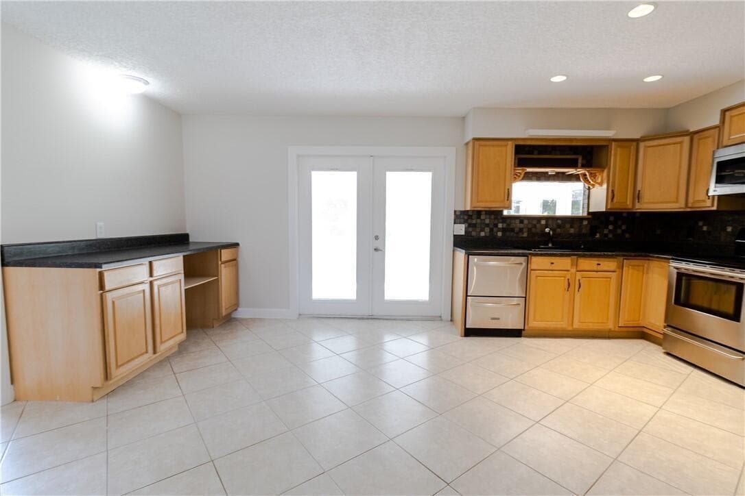 874 Blossom, Sebastian, FL 32958 photo 4