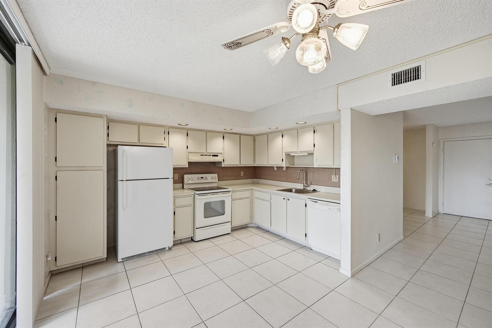 5370 Las Verdes Circle # 219, Delray Beach, FL 33484 photo 3