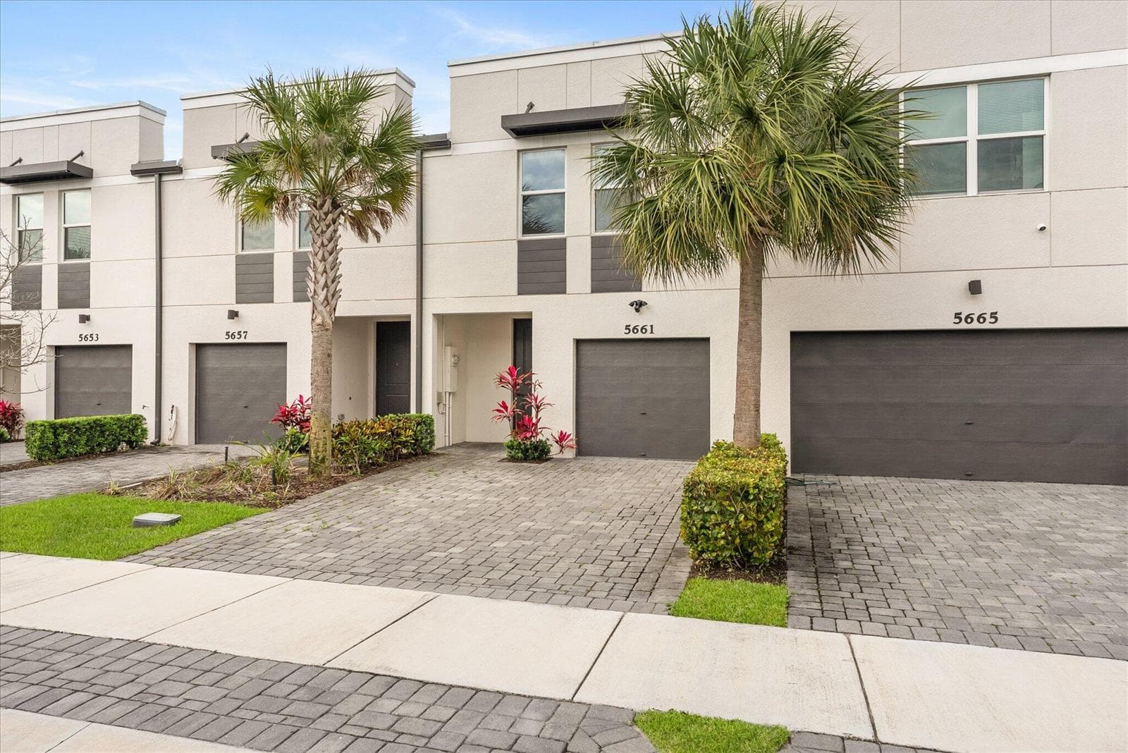5661 Mentmore Drive, Mangonia Park, FL 33407 photo 2