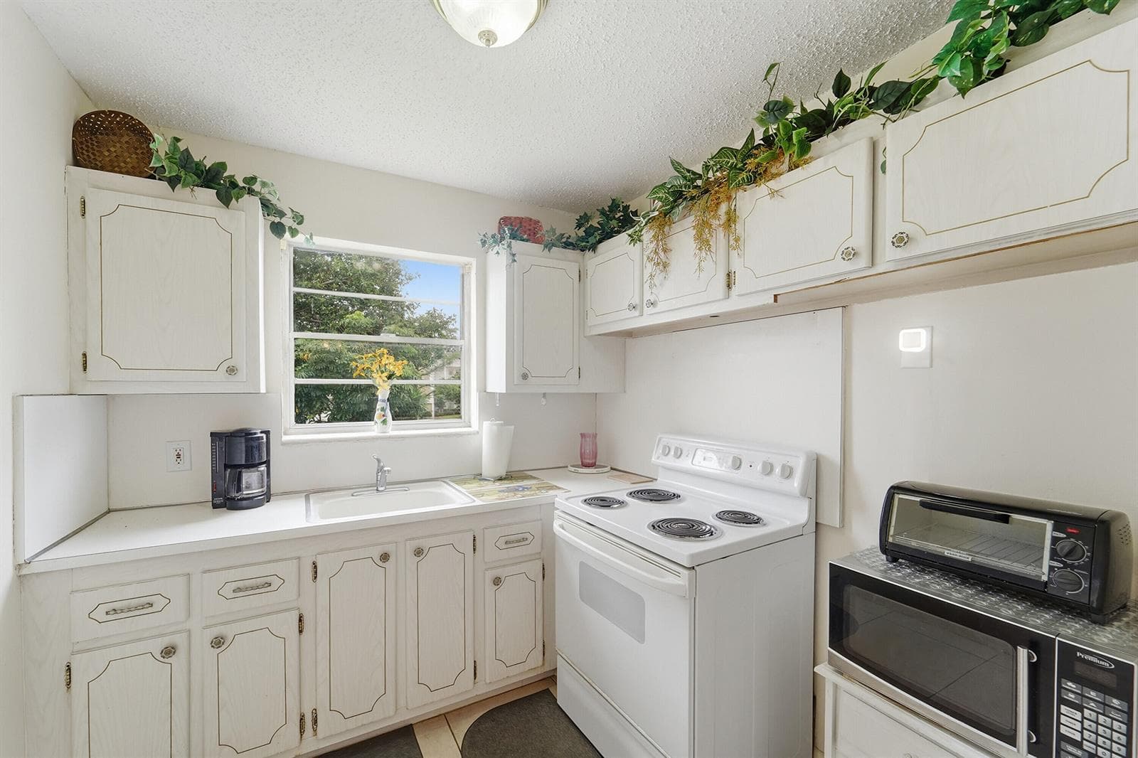 80 Harwood H, Deerfield Beach, FL 33442 photo 3