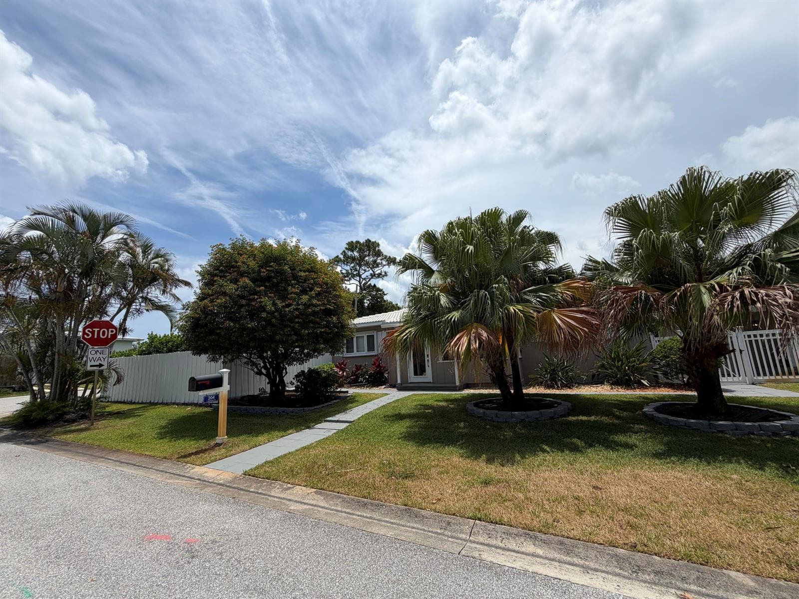 204 S Seacrest Circle, Delray Beach, FL 33444 photo 5