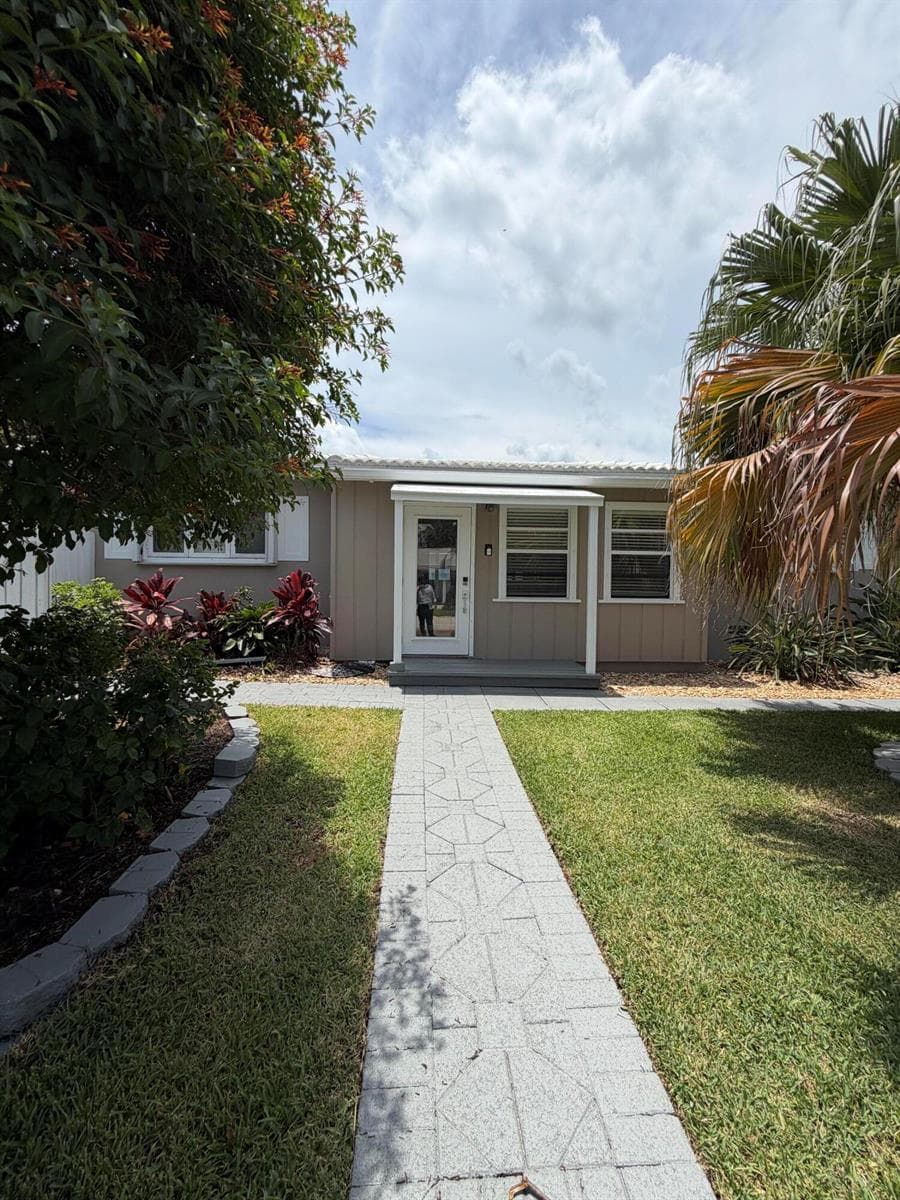204 S Seacrest Circle, Delray Beach, FL 33444 photo 4