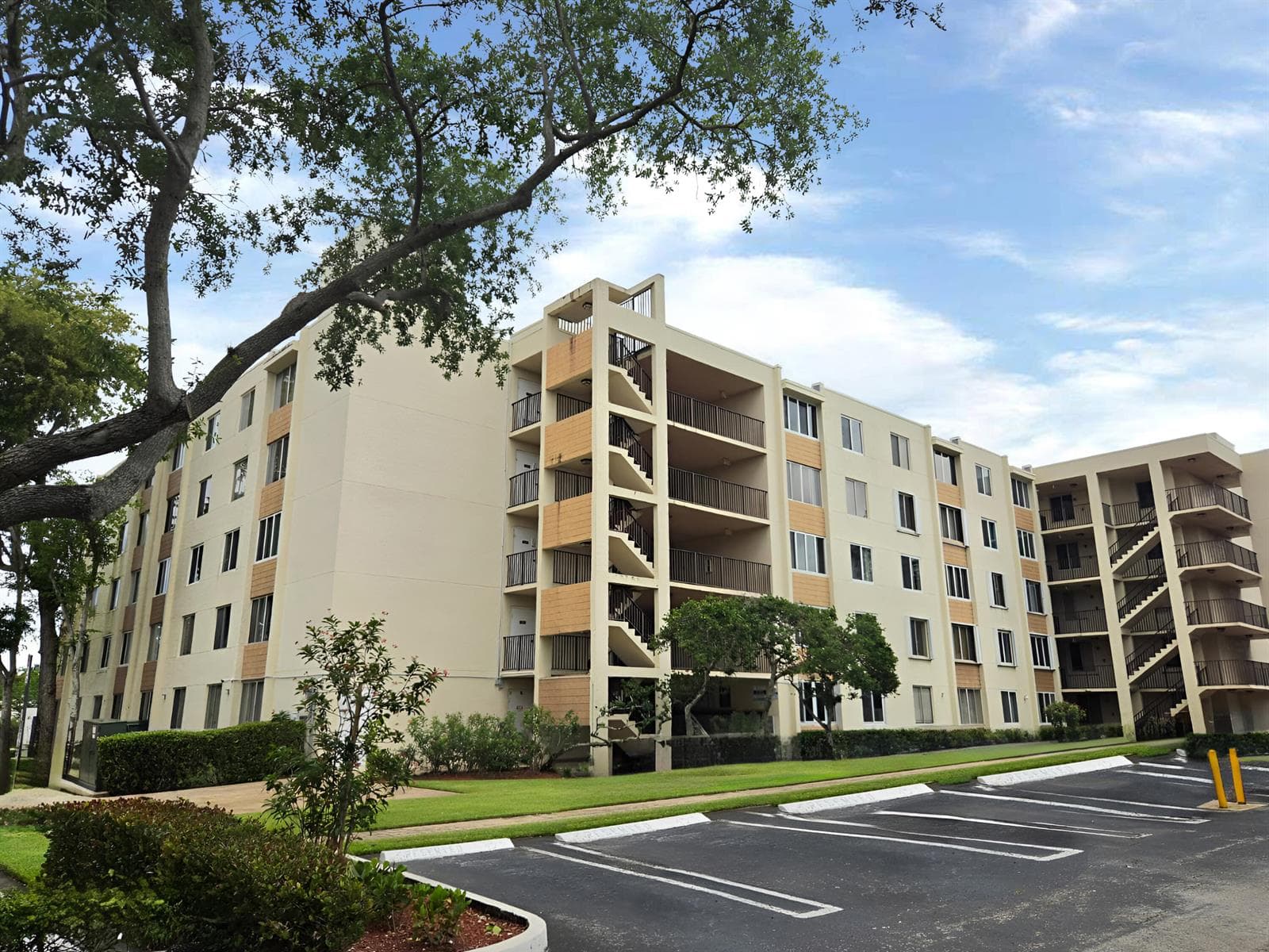 3253 Riverside Drive # D-301, Coral Springs, FL 33065 photo 2