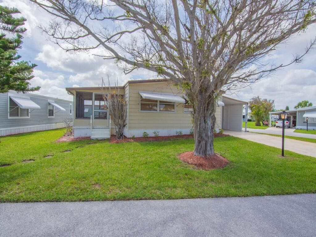 225 NE Forrest Court, Jensen Beach, FL 34957 photo 2