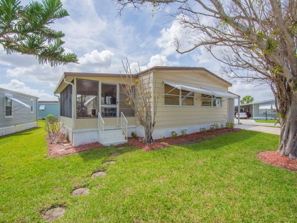 225 NE Forrest Court, Jensen Beach, FL 34957 photo 3