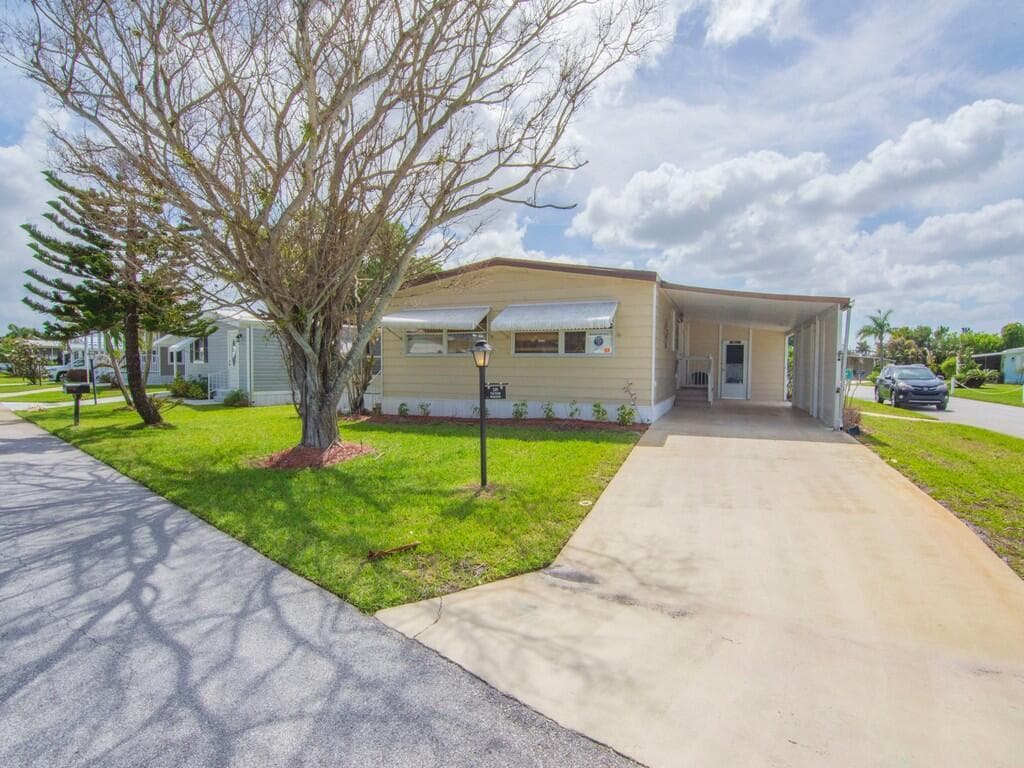 225 NE Forrest Court, Jensen Beach, FL 34957 photo 5