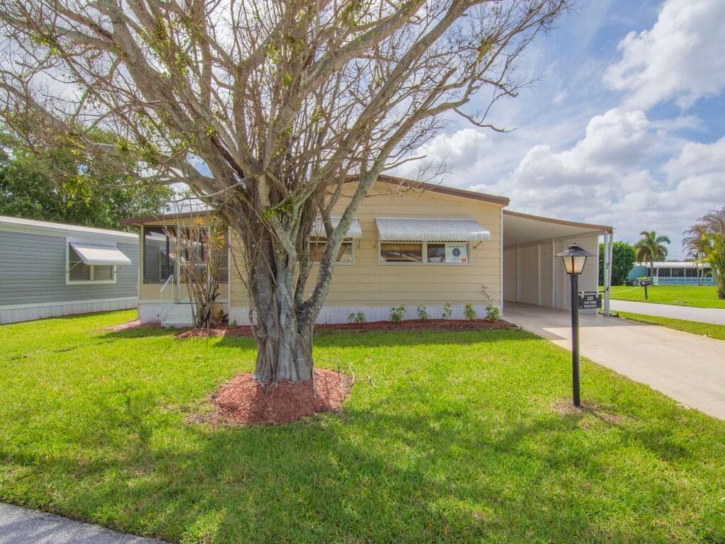 225 NE Forrest Court, Jensen Beach, FL 34957 photo 4