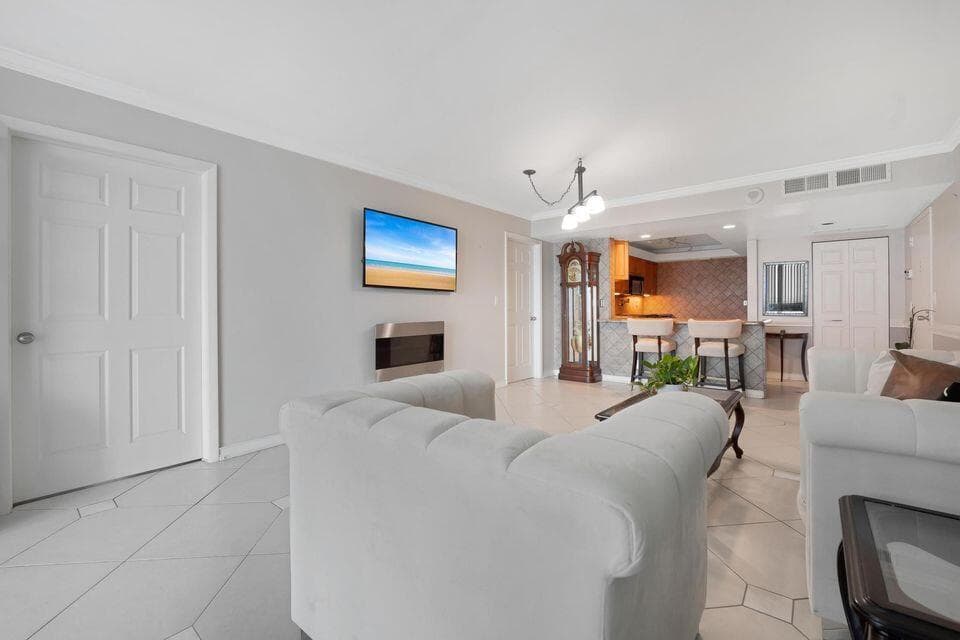 2400 Presidential Way # 1206, West Palm Beach, FL 33401 photo 3