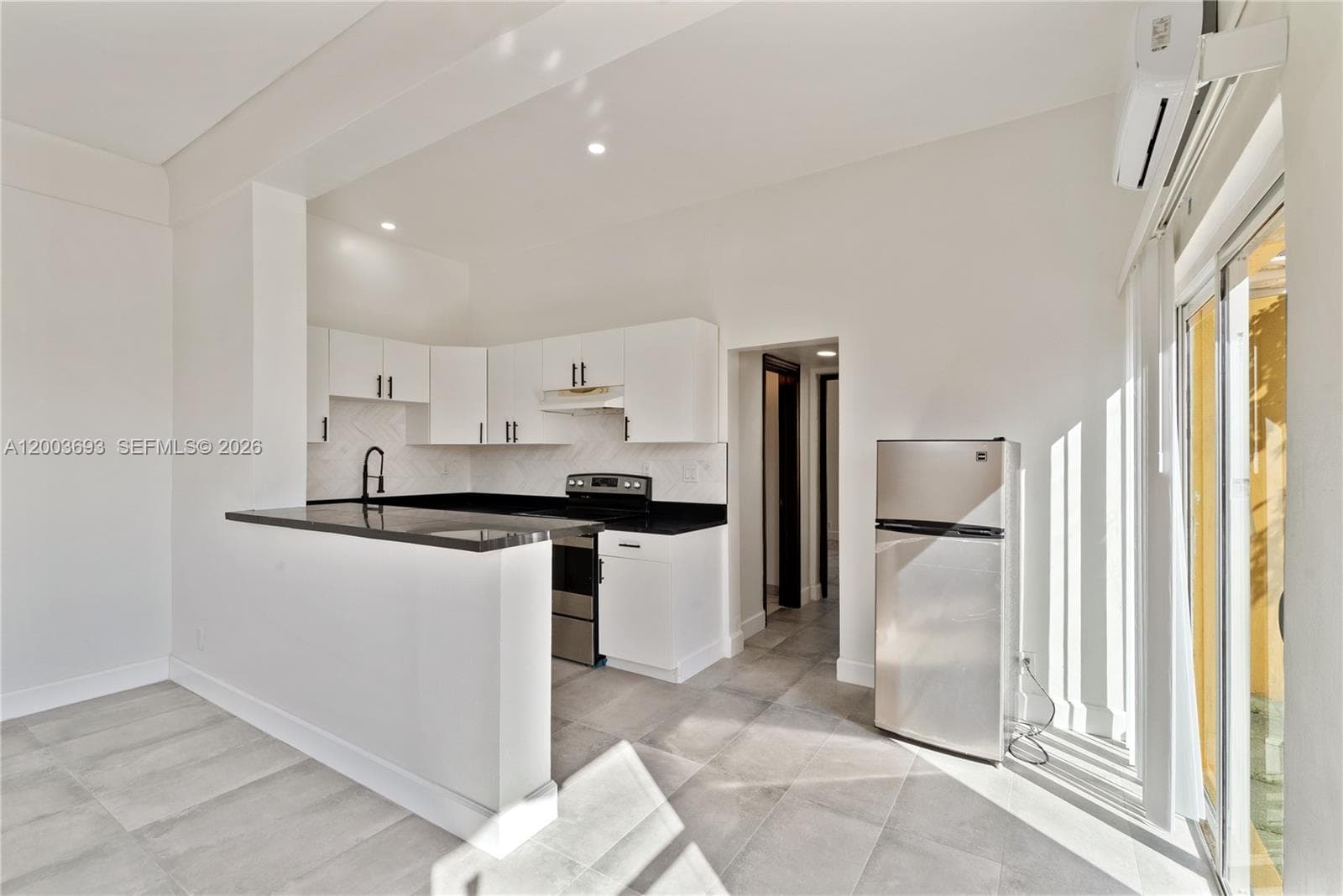 2204 Mckinley St, Hollywood, FL 33020 photo 3